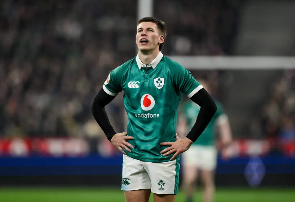 Sam Prendergast, el nuevo cabeza de turco del rugby irlandés