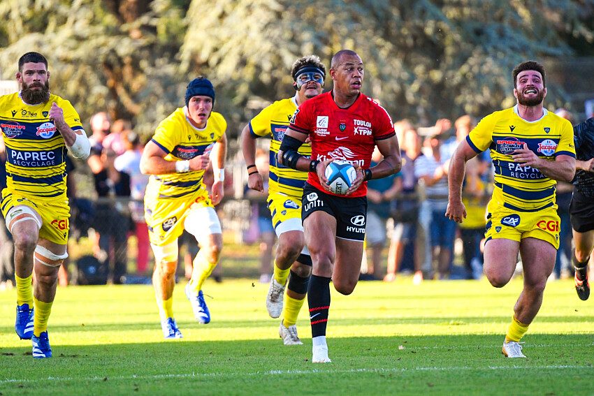 Fickou, capitán en su primer partido con Toulon