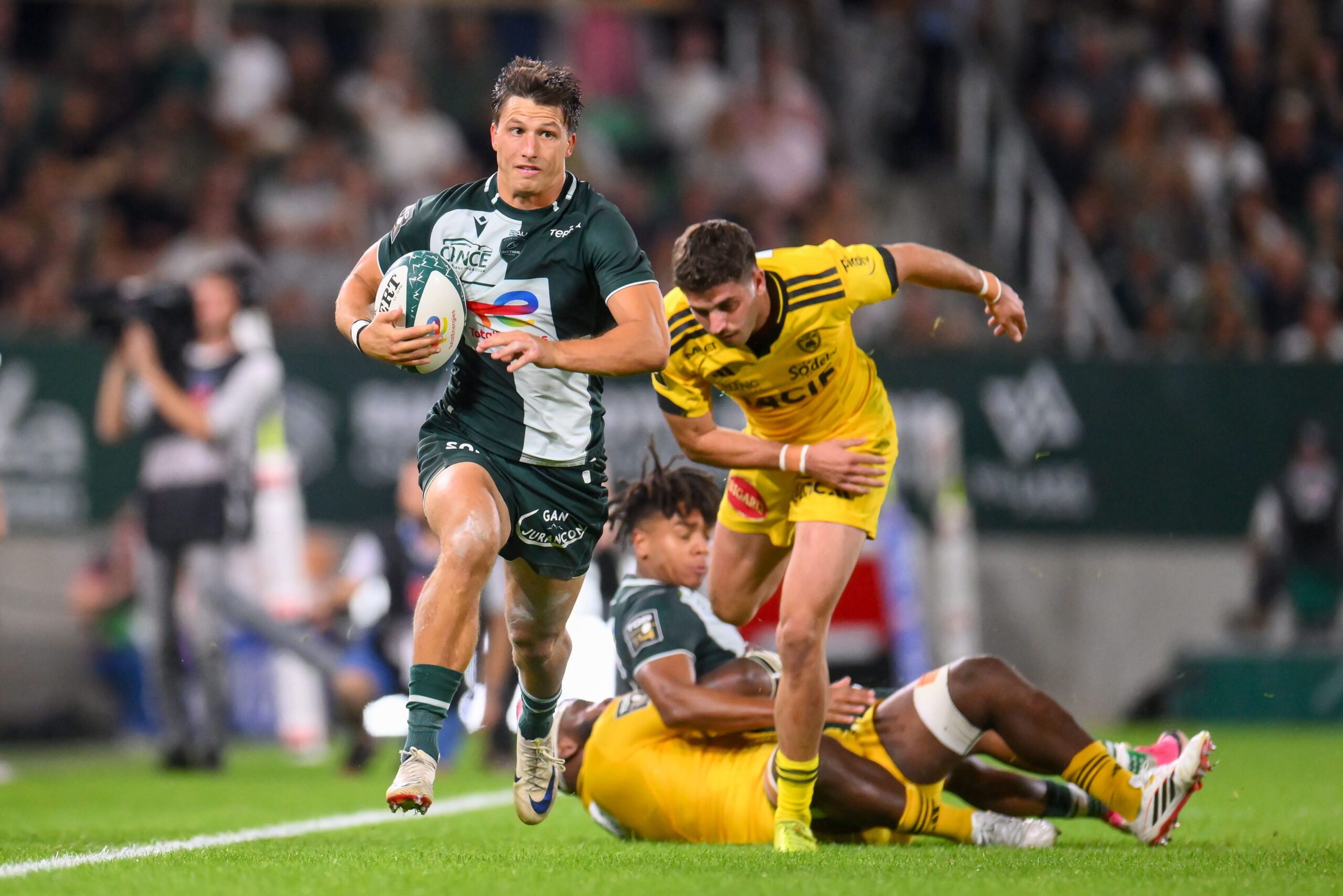 Rodrigo Marta sous le maillot de la Section Paloise face au Stade Rochelais en Top 14